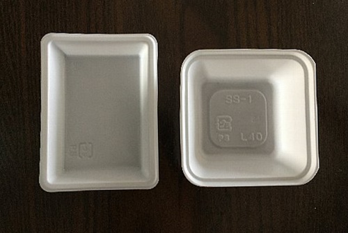 バーガーキングのケチャップ容器とナゲットソース容器