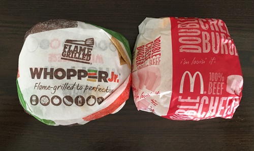 ワッパージュニアとダブルチーズバーガーの大きさ比較