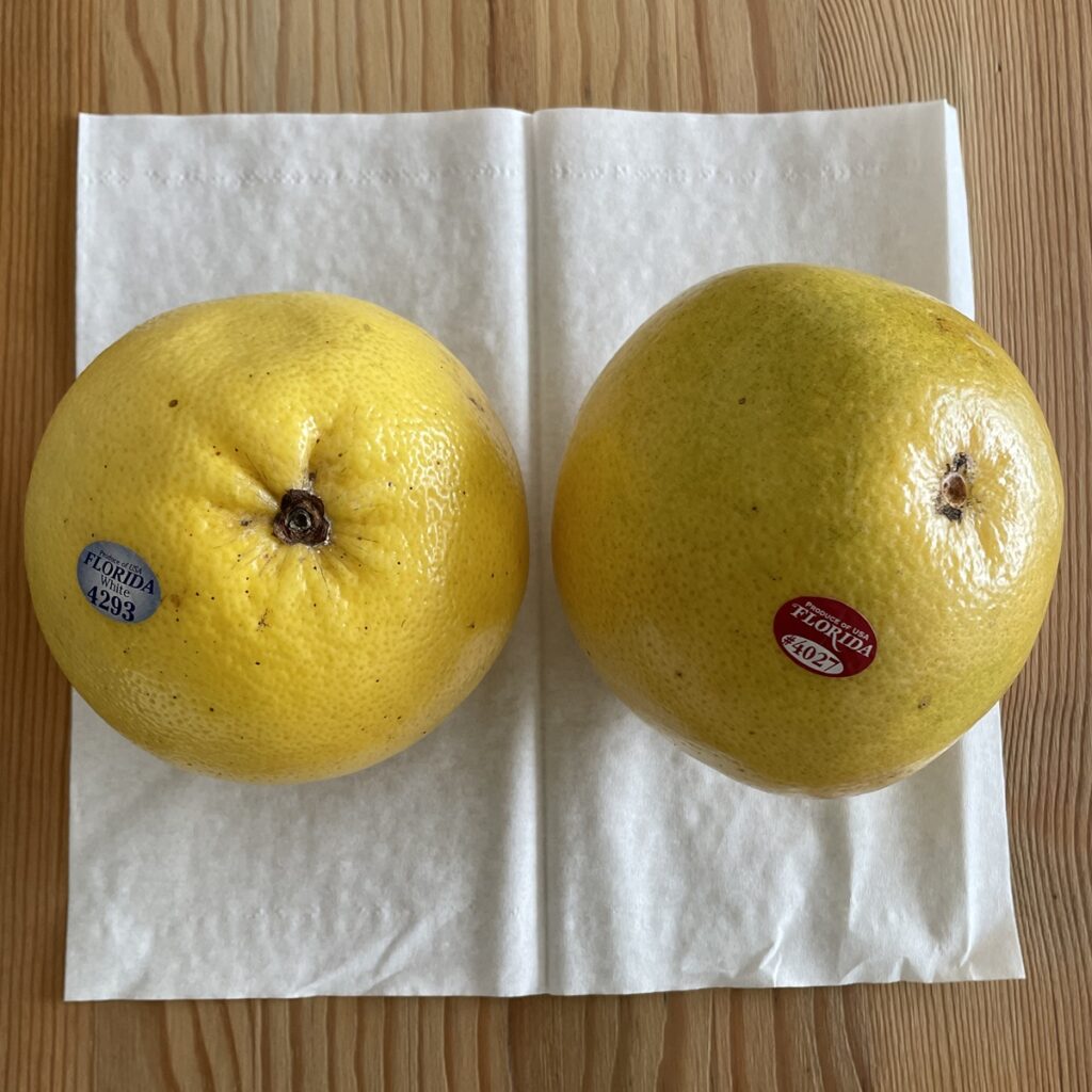 2個のグレープフルーツ